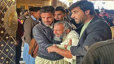 ضحايا ومصابون في انفجار بمسجد في بيشاور الباكستانية